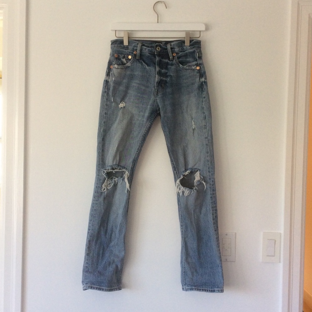 💖GAP RIPPED MOM JEANS💖